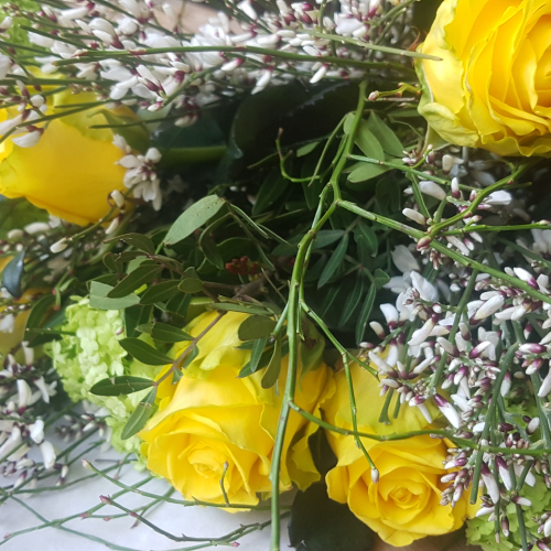 Bouquet de fleurs mix jaune-blanc