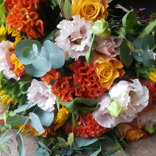 Bouquet de fleurs mix orange et rose pâle
